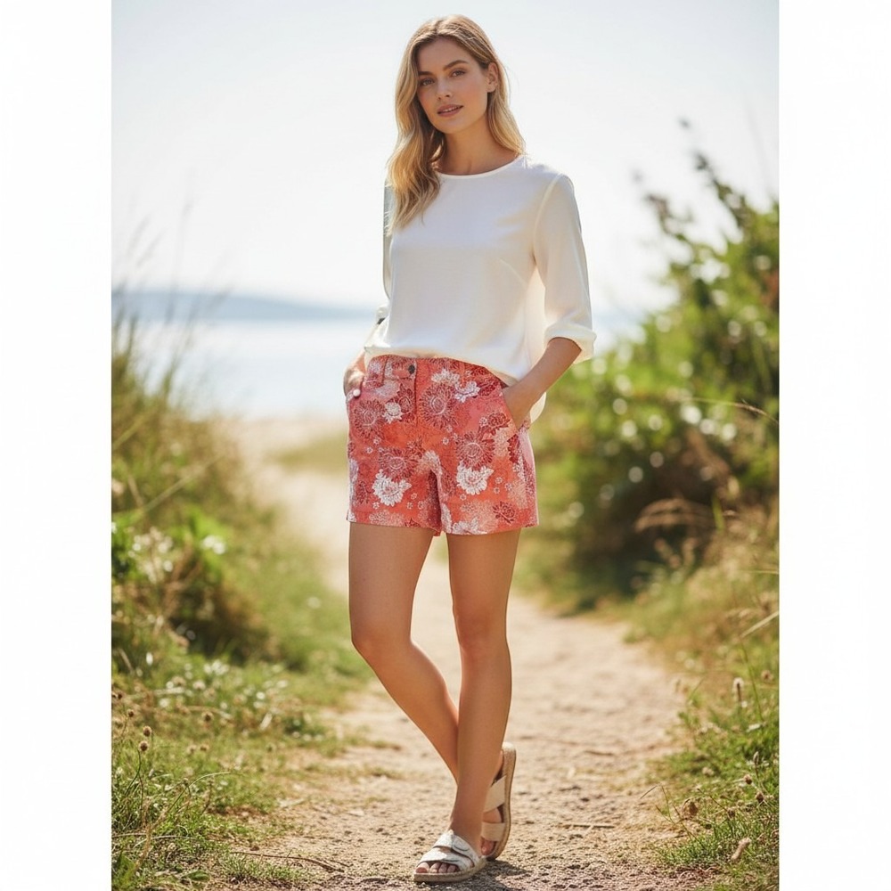 Isaac Mizrahi New York Pink Floral Tailored Shorts. Button front Stretch Size 12